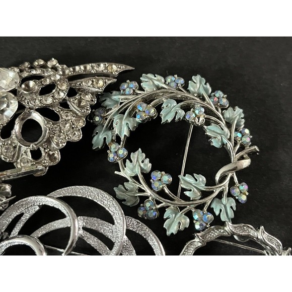 VINTAGE HIGH END Brooches 16pcs MISSING RHINESTONES ALL WEARABLE/ Most Unsigned - Picture 12 of 16